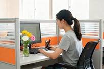 �칫��Ů��רע���Թ��������л�ƿ