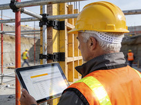 �ڹ��ؽ��м����İ���ͷ