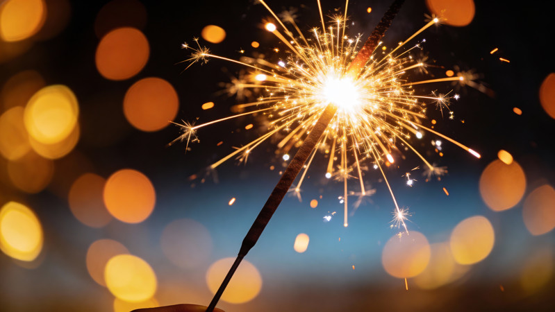 ҹɫ�б���ȼ����Ů��