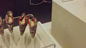 ���ջ�ɽ�����Ļ������չ�����廨Ь