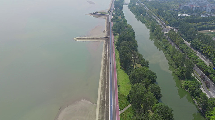 航拍杭州下沙钱塘江江边风景 航拍杭州下沙钱塘江江边风景