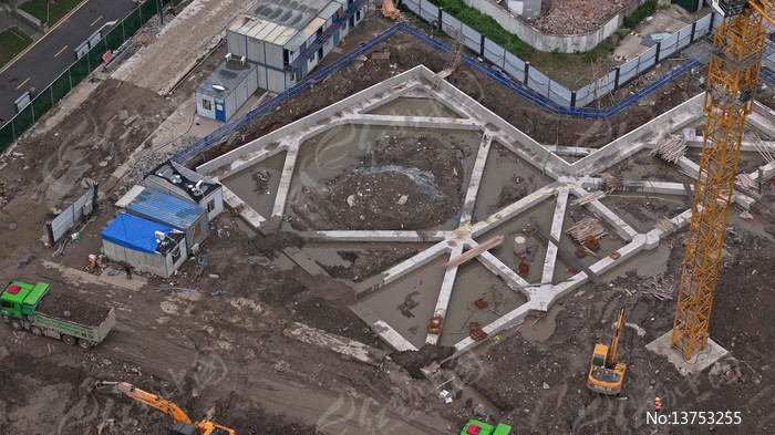 ���ݵ���3���߶�������ƽվʩ���ֳ�����