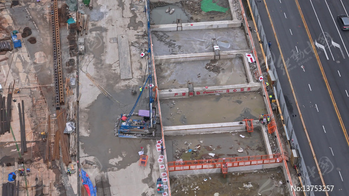 ���ݵ���3���߶�������ƽվʩ���ֳ�����