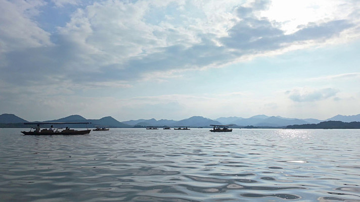 �������������ϵ��δ���Զɽ��ɫ