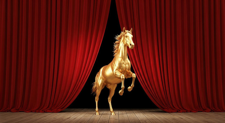 ��ɫ����������̨