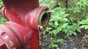 ©ˮ�ĺ�ɫ����˨