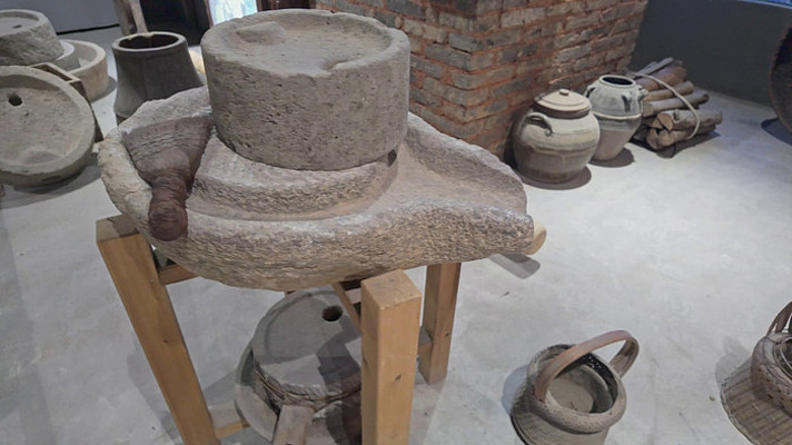 ����չʾ��ʯĥ����ͳ����