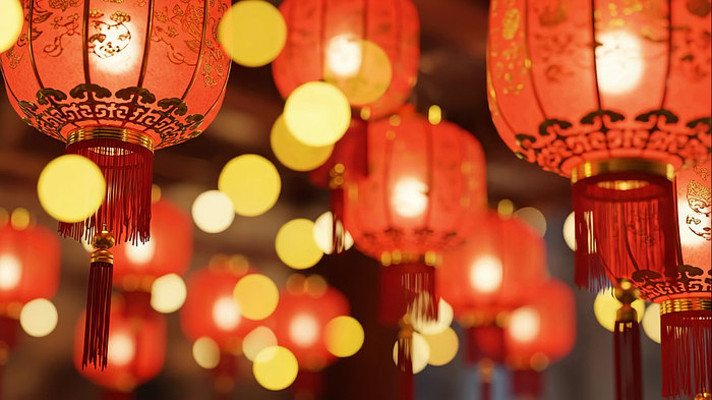 悬挂的中式红灯笼特写 悬挂的中式红灯笼特写