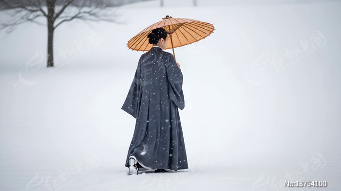 ѩ�г�ɡ���ߵĺ���Ů��