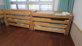 �׶�԰��˯��