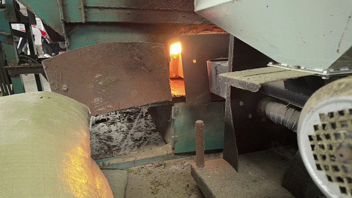 �����еĲ�Ҷ�����ӹ����Զ���ˮ���豸