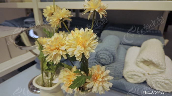 ԡ��ë�����ɫ���ܰڼ�