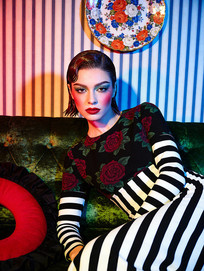 ����ʱ�г�����Ũױ��Ů