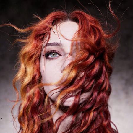 ʱ�к췢��Ůģ��