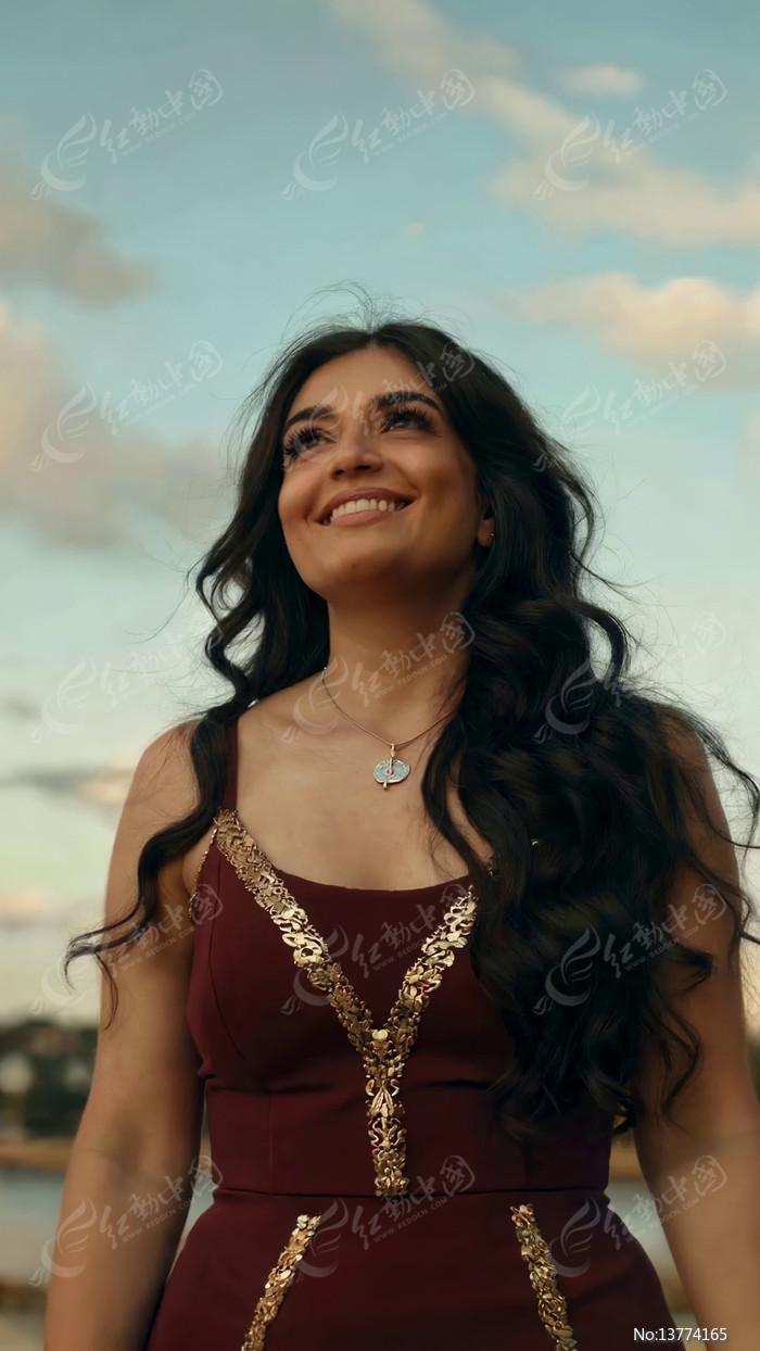 ����Ů�ӻ���΢Ц̧ͷ����