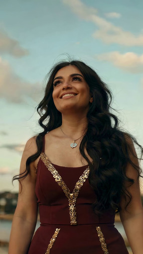 ����Ů�ӻ���΢Ц̧ͷ����