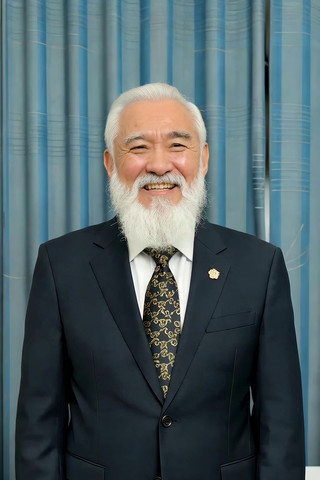 穿西装微笑的白发老人 穿西装微笑的白发老人