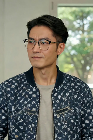 戴眼镜男士侧面半身像 戴眼镜男士侧面半身像