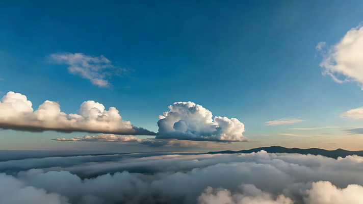 高空俯瞰云海与蓝天 高空俯瞰云海与蓝天