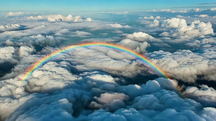 �߿��ƺ��еĲʺ羰��