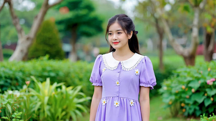 ��԰�д���ɫȹ��Ů��