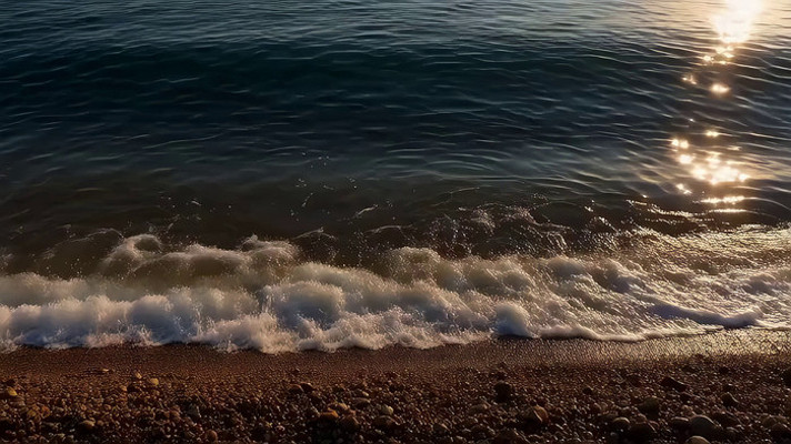 海边日落海浪拍打沙滩景象 海边日落海浪拍打沙滩景象