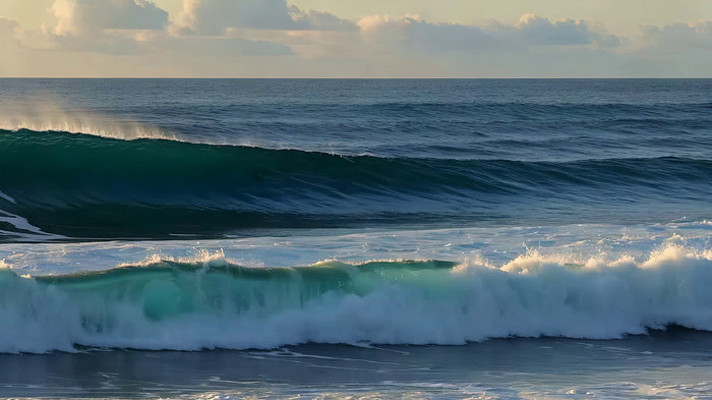 海上翻涌的波浪 海上翻涌的波浪