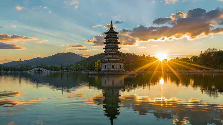 杭州西湖雷峰塔日落景观 杭州西湖雷峰塔日落景观