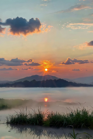 湖面日出自然风光 湖面日出自然风光