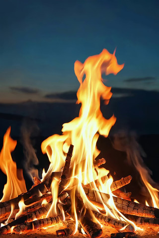 户外篝火燃烧特写 户外篝火燃烧特写