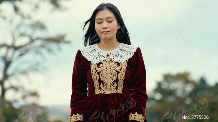 �������Ż������ε�Ů��