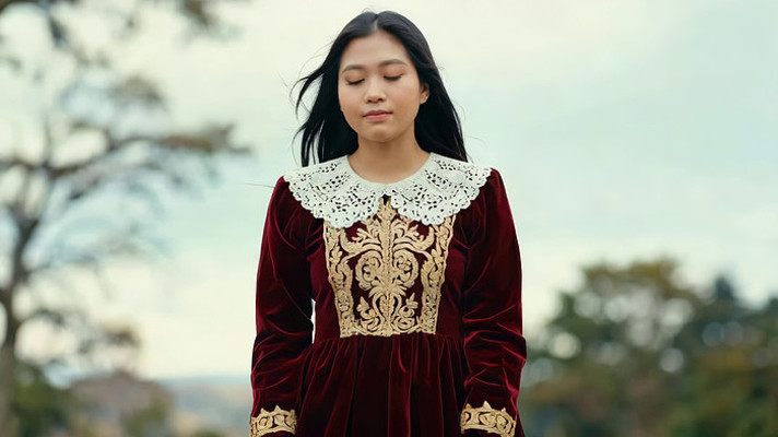 �������Ż������ε�Ů��