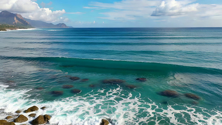 ��ɫ���밶�߽�ʯ�羰