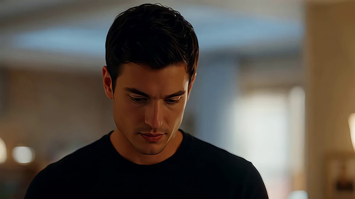 男性低头近景画面 男性低头近景画面