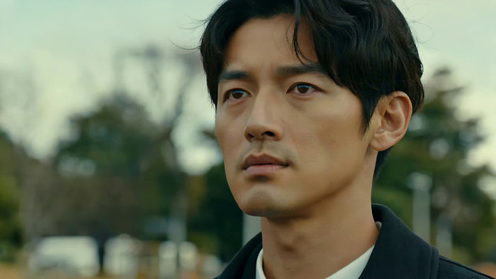 男子户外正面特写 男子户外正面特写