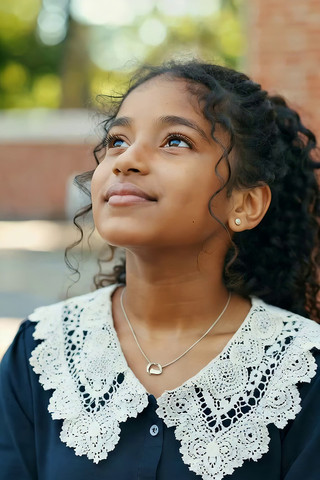 女孩户外微笑特写 女孩户外微笑特写