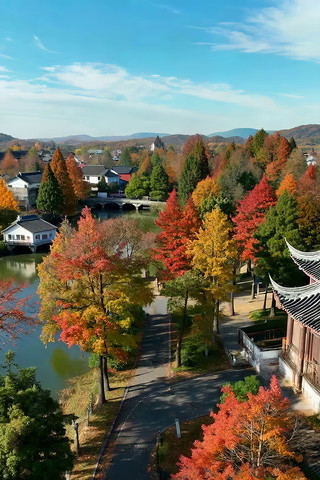 秋日湖边多彩树林与房屋景观 秋日湖边多彩树林与房屋景观