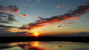 ����ʱ�ֺ�����վ�ɫ