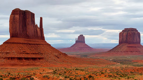 ɳĮ��ɫ��ʯ����