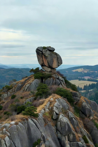 山顶独特平衡岩石自然风光 山顶独特平衡岩石自然风光