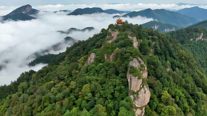 山顶楼阁云海森林航拍画面 山顶楼阁云海森林航拍画面