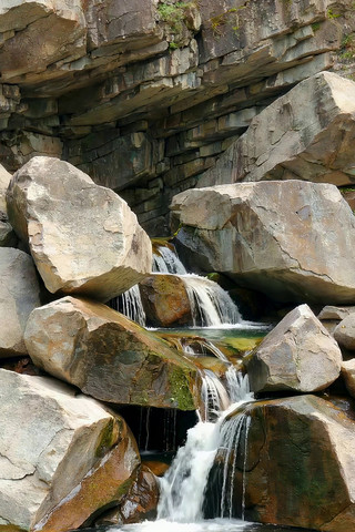 ɽ����ʯ��ˮ��Ȼ����