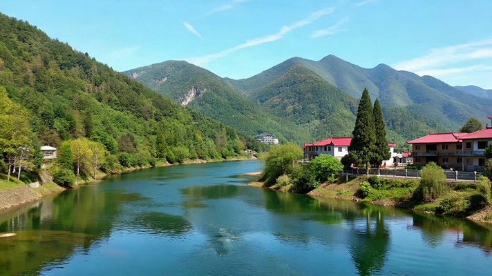 ɽˮ�����ĺ������