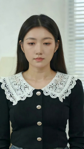 ������˿�����µ�Ů��