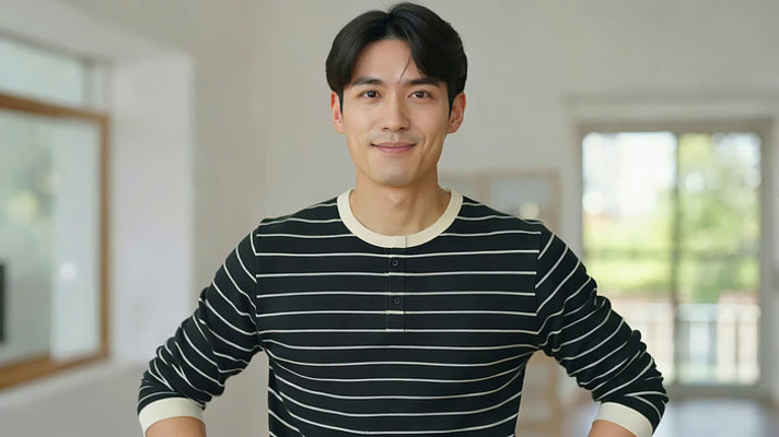 室内男子站立微笑素材 室内男子站立微笑素材