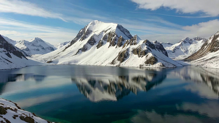雪山湖泊自然风光 雪山湖泊自然风光