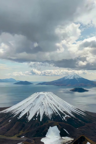 雪山湖泊自然风光全景 雪山湖泊自然风光全景