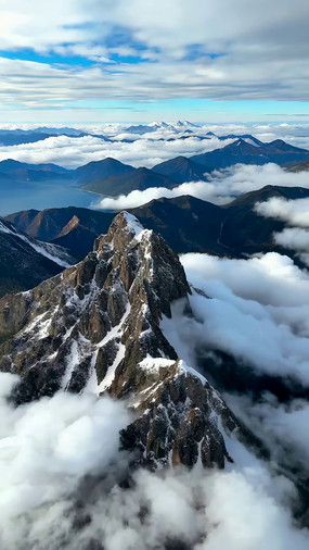 �ƺ����Ƶĸ�ɽ����