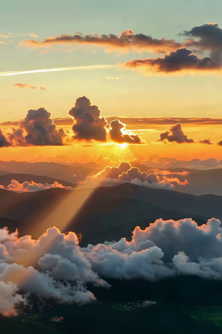 云海之上的壮丽日落景观 云海之上的壮丽日落景观