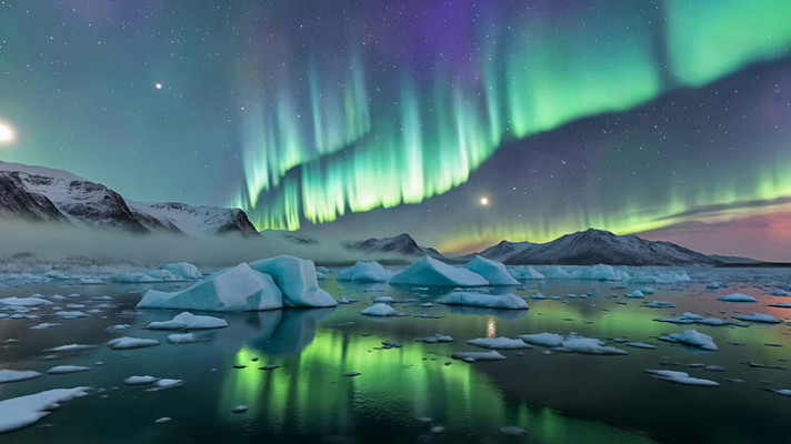 北极极光下的冰川景观 北极极光下的冰川景观